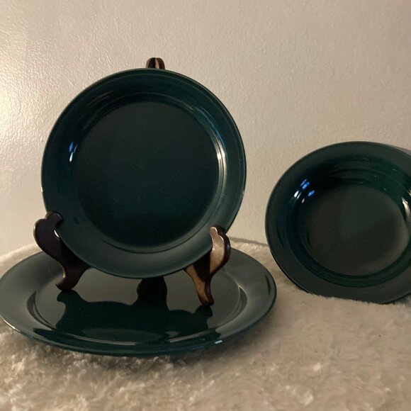 Nancy Calhoun Solid Color Evergreen (3) Pc Dinnerware Set - Picture 2 of 4